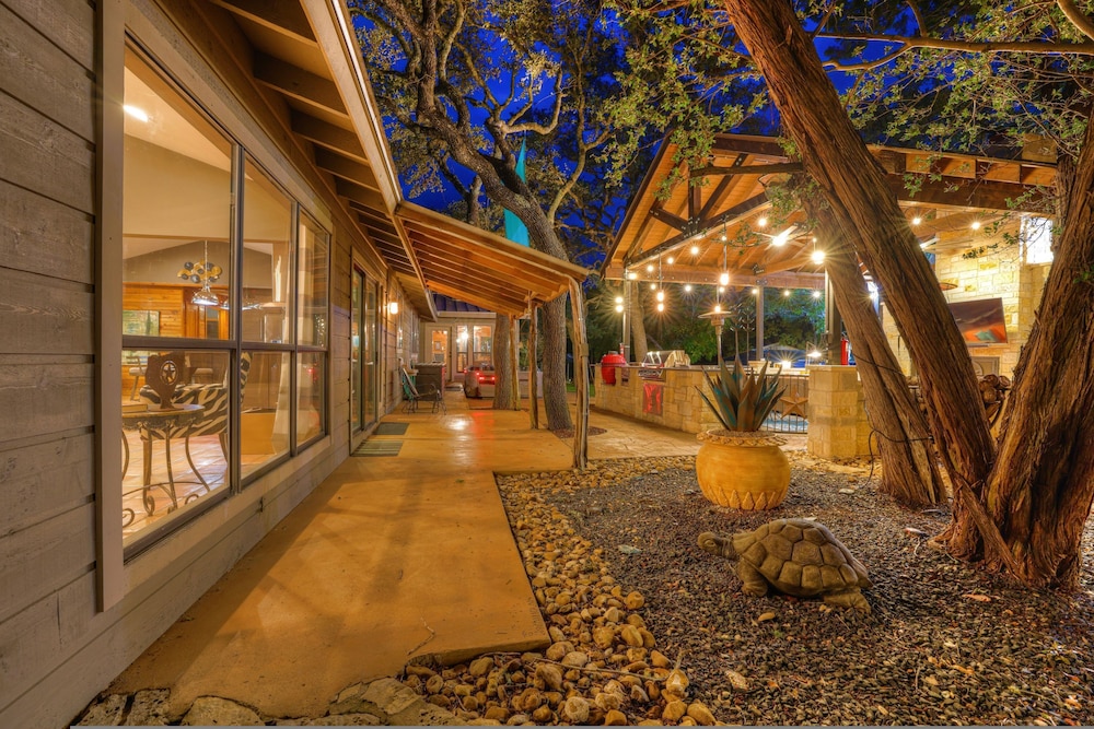 Terracotta Oasis - Wimberley for 30 Guests