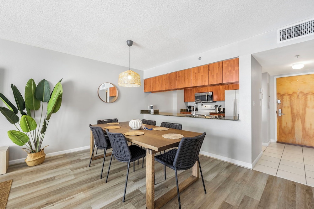 Chic Condo in Brickell Pool & Gym