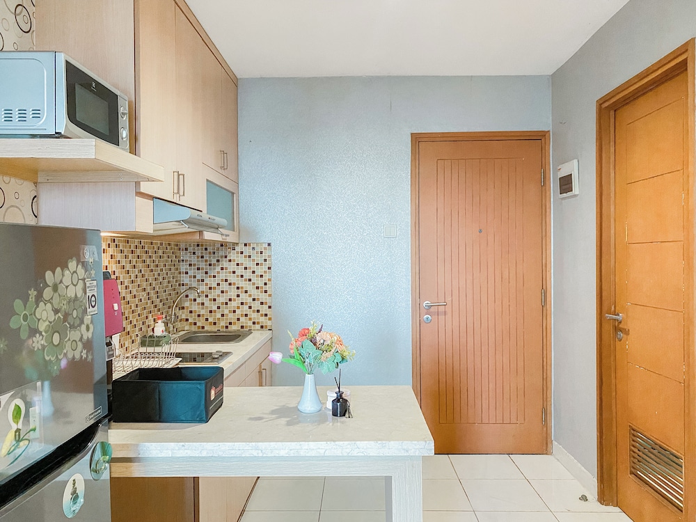 Relaxing And Homey 2Br Cinere Bellevue Suites Apartment