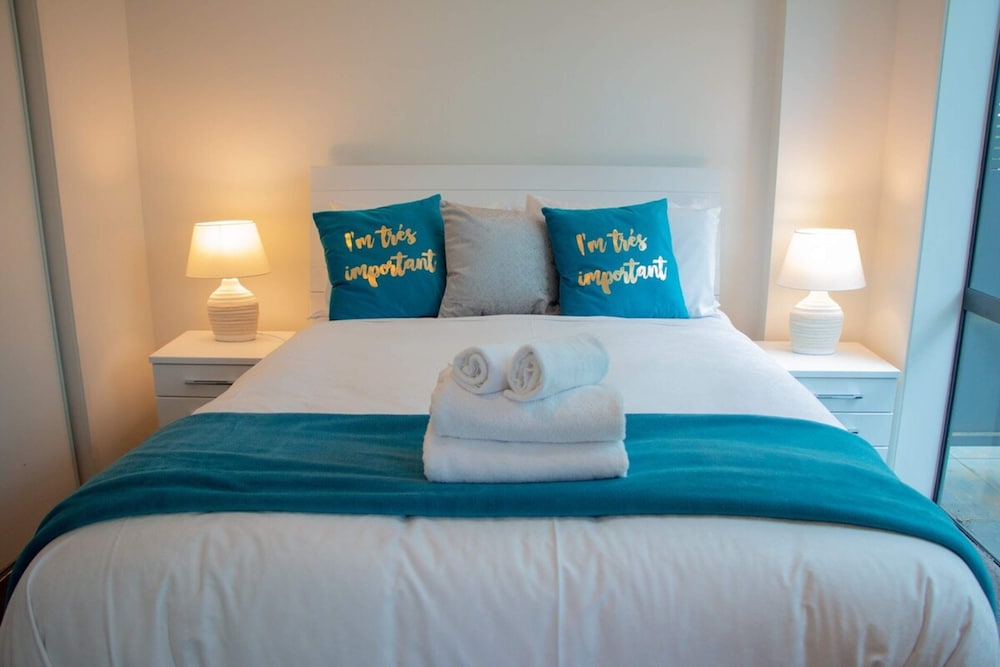 Modern 1 Bdr Downtown Apt 3 Mins to Spark Arena view 4