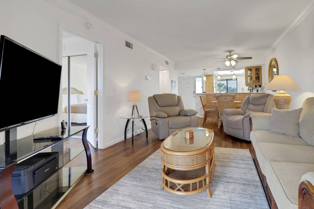 21400 Bay Village Dr 204