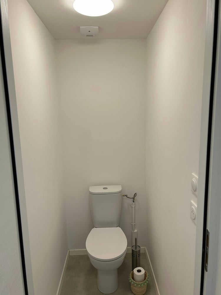 We Live In R - Suite 402