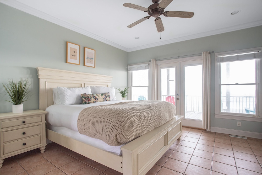 Poseidon By Avantstay On The Beach! Two Ocean Facing Balconies & Hot Tub view 3