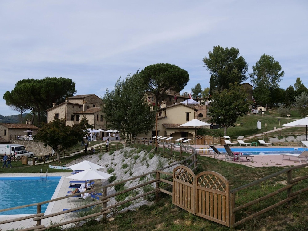 Agriturismo Borgo Pulciano in Montone