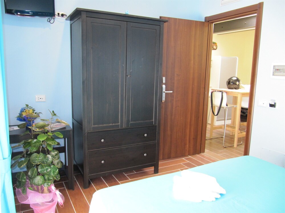 Photo 10