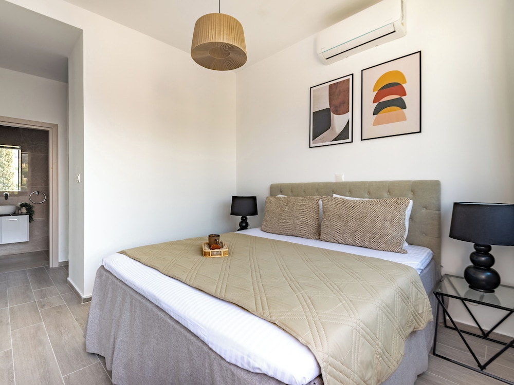 Sanders River Plaza Limassol Apartment
