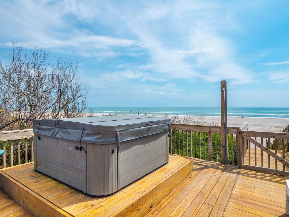 Surfside Cottage by Topsail Realty