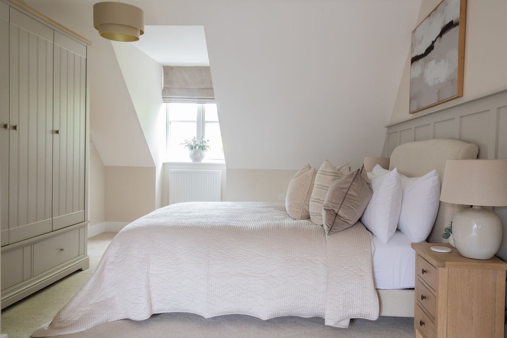 Stylish 3Bd Townhouse In Central Winchester