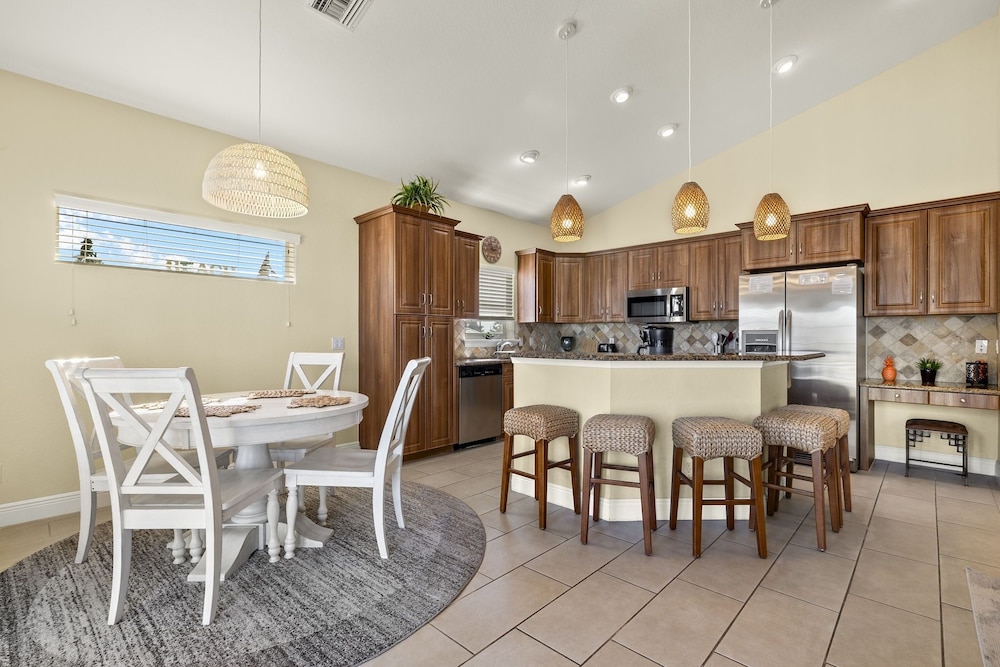 241 Oasis Pearl: 3br Pool Home! 3 Bedroom Home