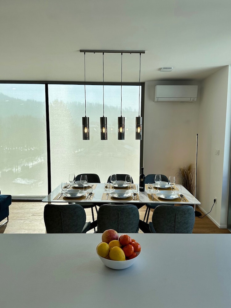Garden Residence - Premium Castle View Apartment