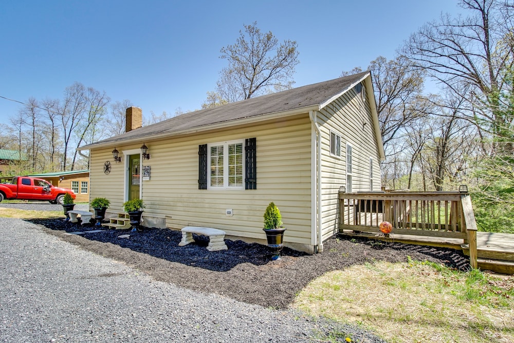 Hotel Homey Luray Cabin w/ Fire Pit & Deck! - Image 1