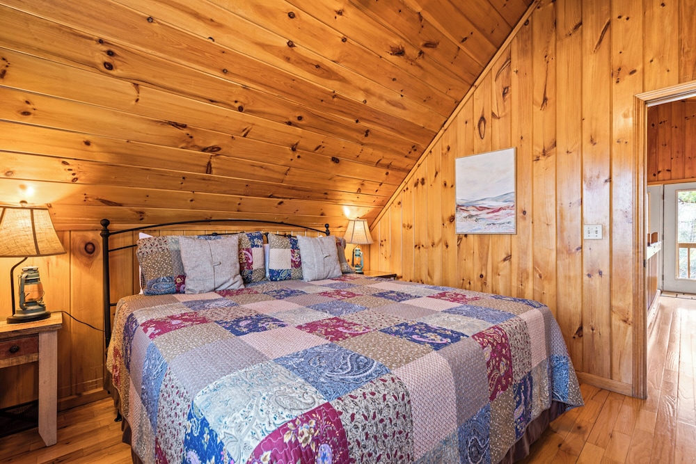 Bear Hideaway Cozy 3BR Cabin