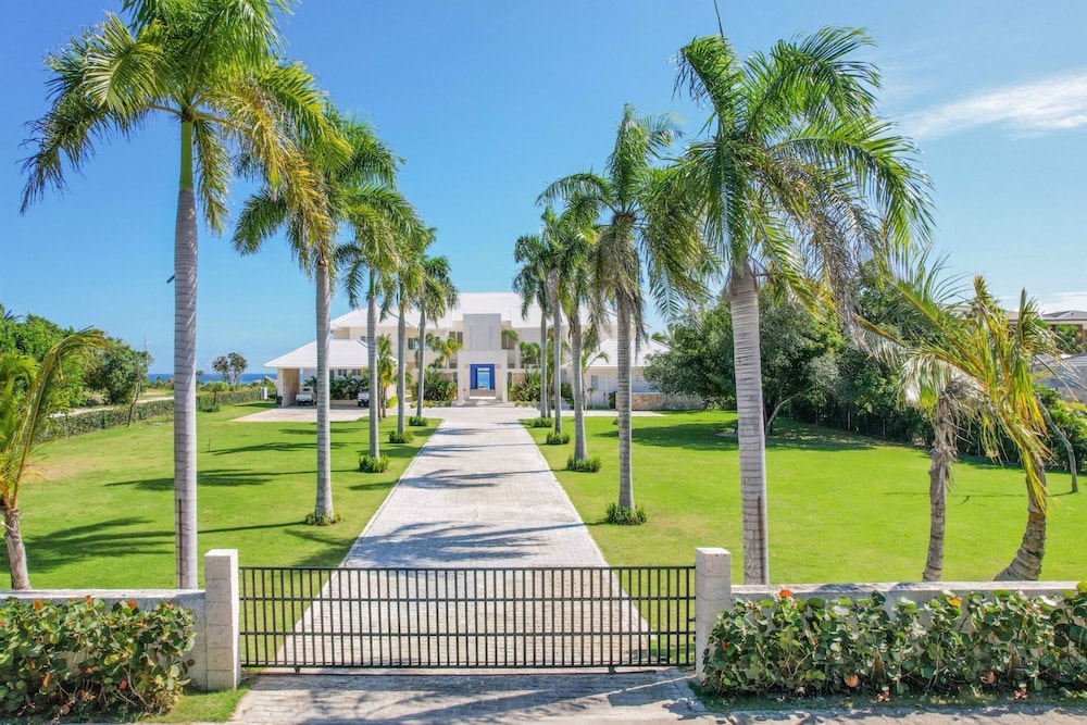 Stunning 6BR Villa With Ocean View in Cap Cana