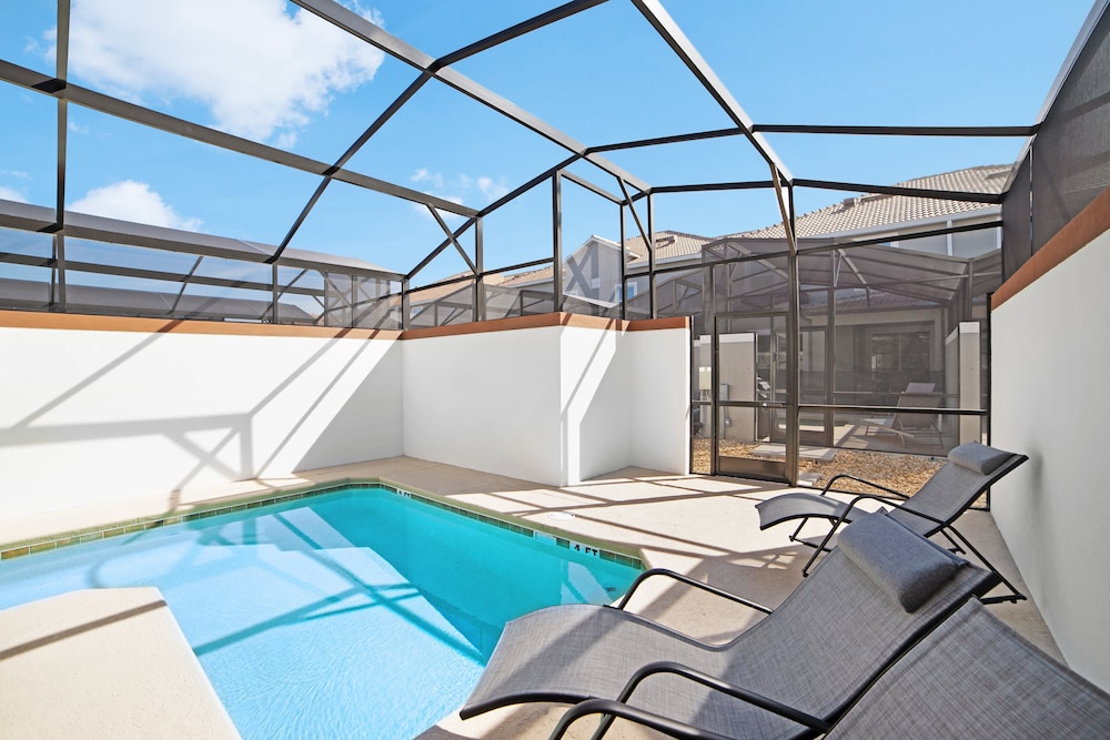 4 Bedroom Storey Lake Vacation Home - Image 3