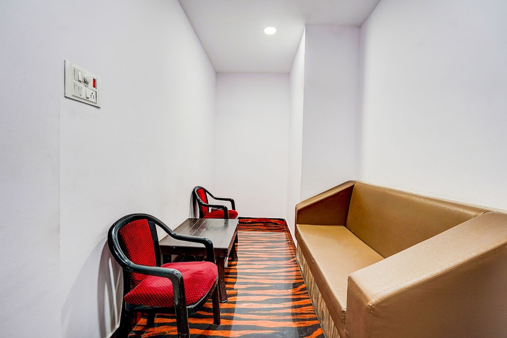 Fabhotel Triotel Inn