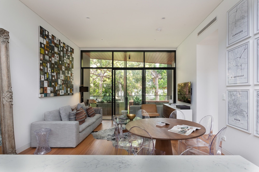 Stylish 2-bed Apartment With BBQ Patio Near Beach