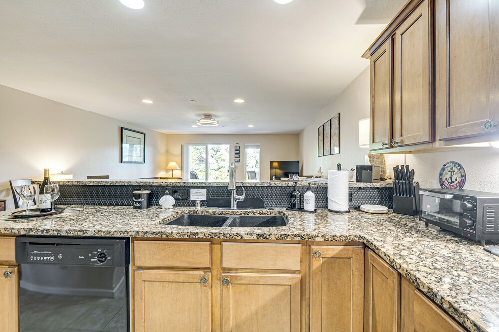 23-mile Canal On-site: Condo in Ocean Shores!