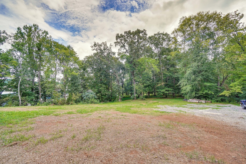 Private Hot Tub: Serene Family Home in Sevierville