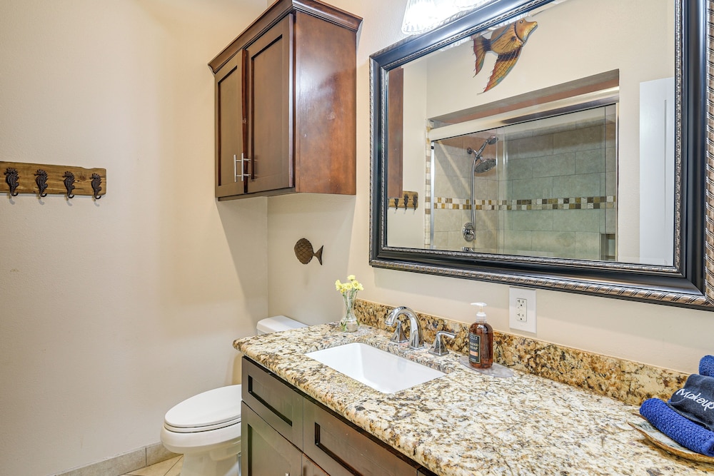 Walk to Beach: Pool-view Condo in Galveston!