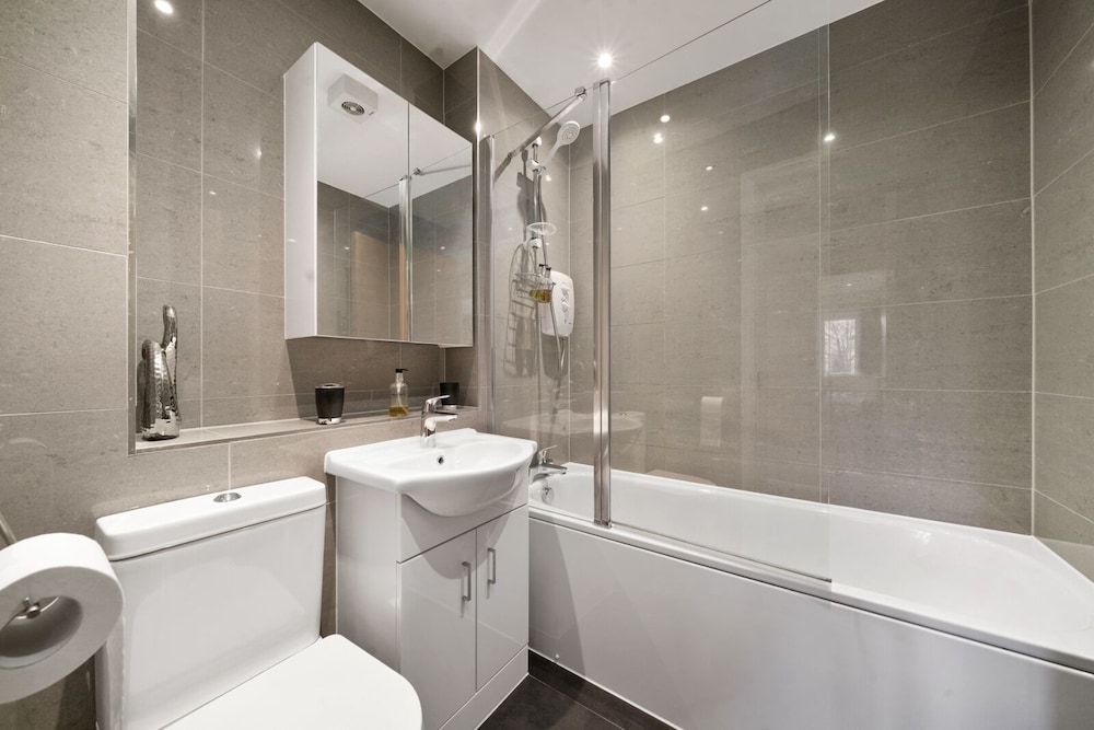 Heathrow Living Serviced Apartments by Ferndale