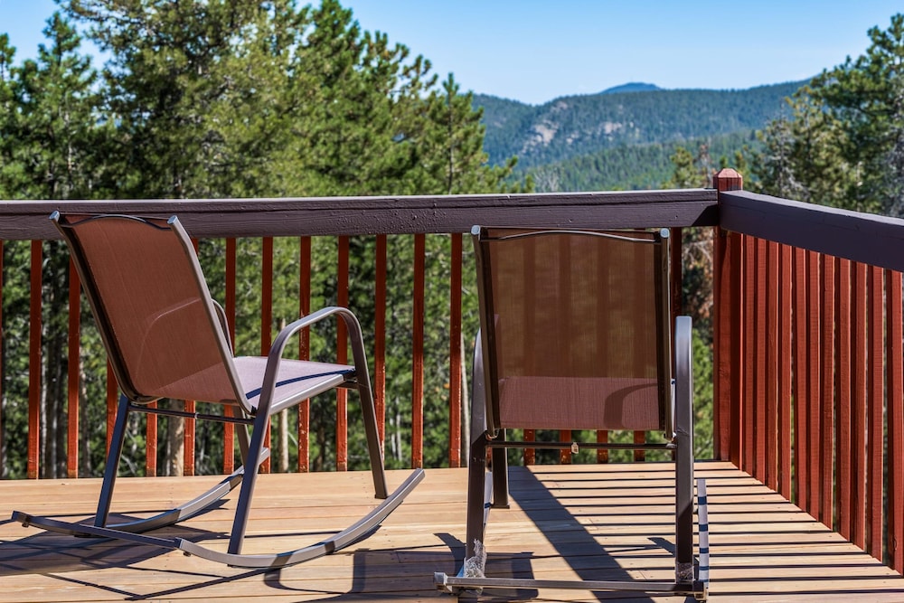 5 Bedroom Whole Home With Mountain Views