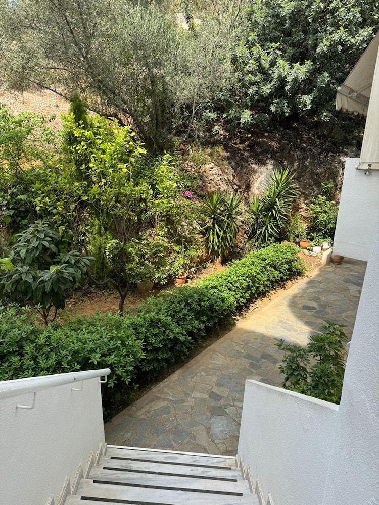 1BD Apartment Near the Beach in Vouliagmeni view 5