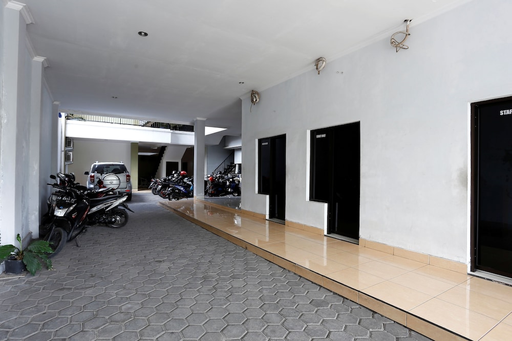 RedDoorz near Adisucipto Airport 3