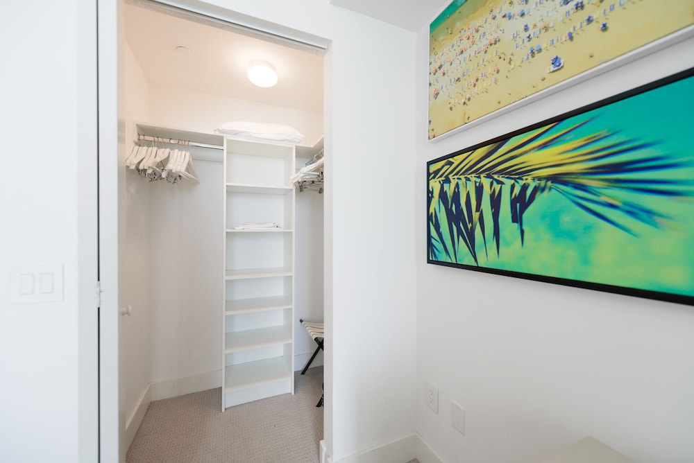 Lux 2BR Condo at Hollywood Beach - Image 2