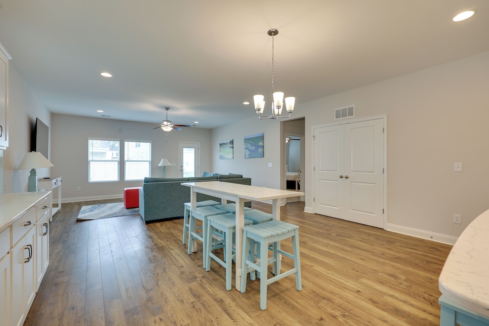 3 Mi to Golf & Waterway: Ocean Isle Beach Retreat!