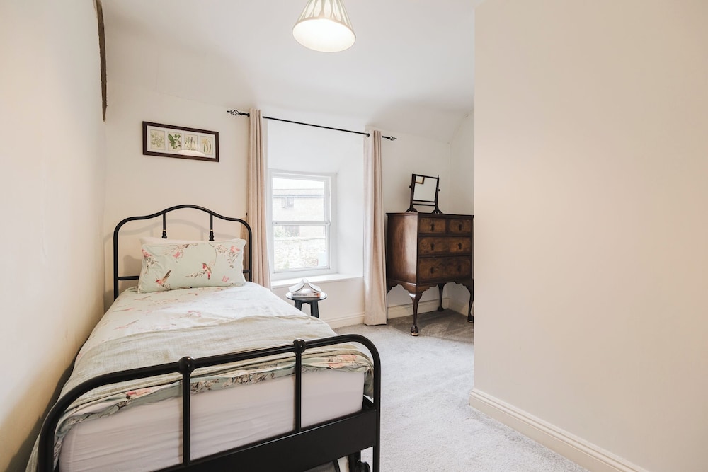 Cozy Cotswolds Retreat in Dursley