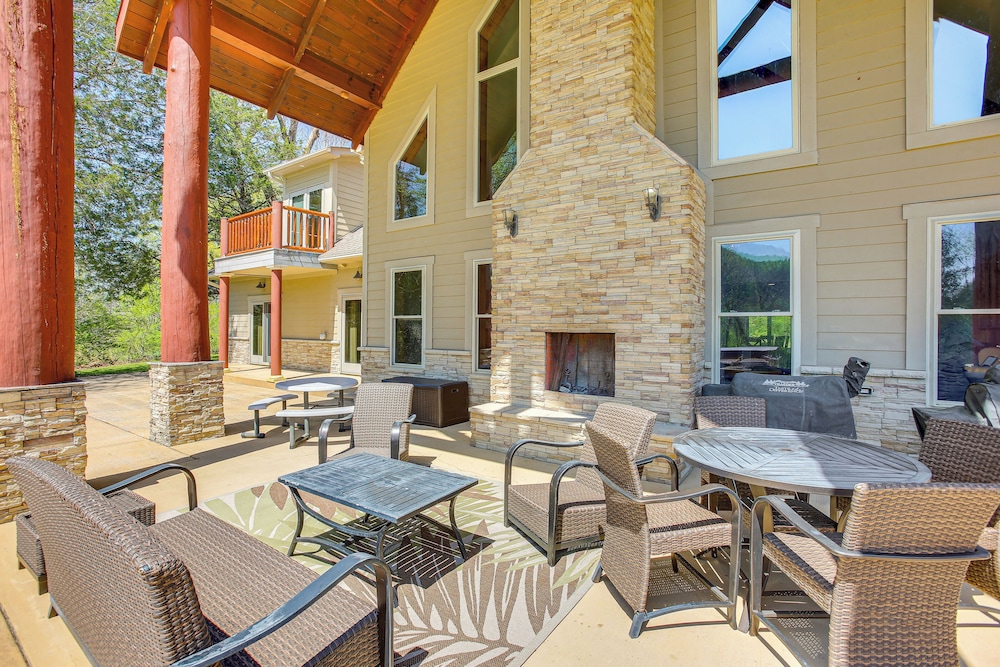 Spacious Group Getaway Near Cumberland River!