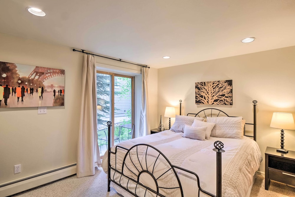 Chillside Chalet: Modern West Vail Townhouse! view 5
