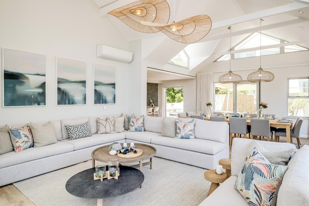 6bed Villa by Camps Bay Beach Seven the Drive