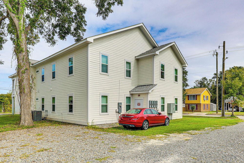 Walk to Riverfront District: Bright Wilmington Apt view 5