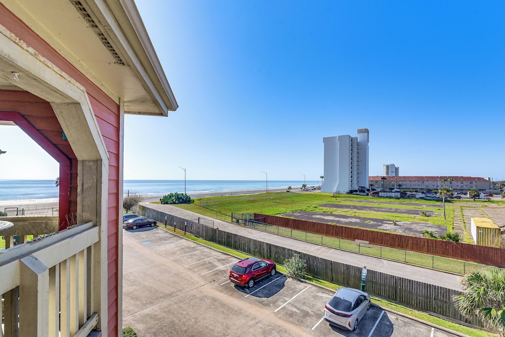 Steps to Beach: Ocean-view Galveston Condo!