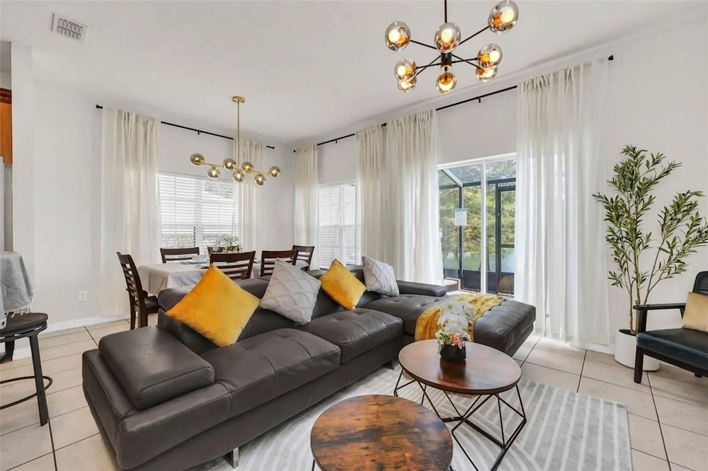 2335 Amazing 5BD Family Townhome Close to Disney