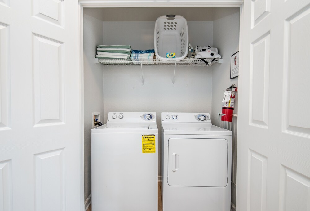 Top-floor Condo, Near Universal &convention Ctr