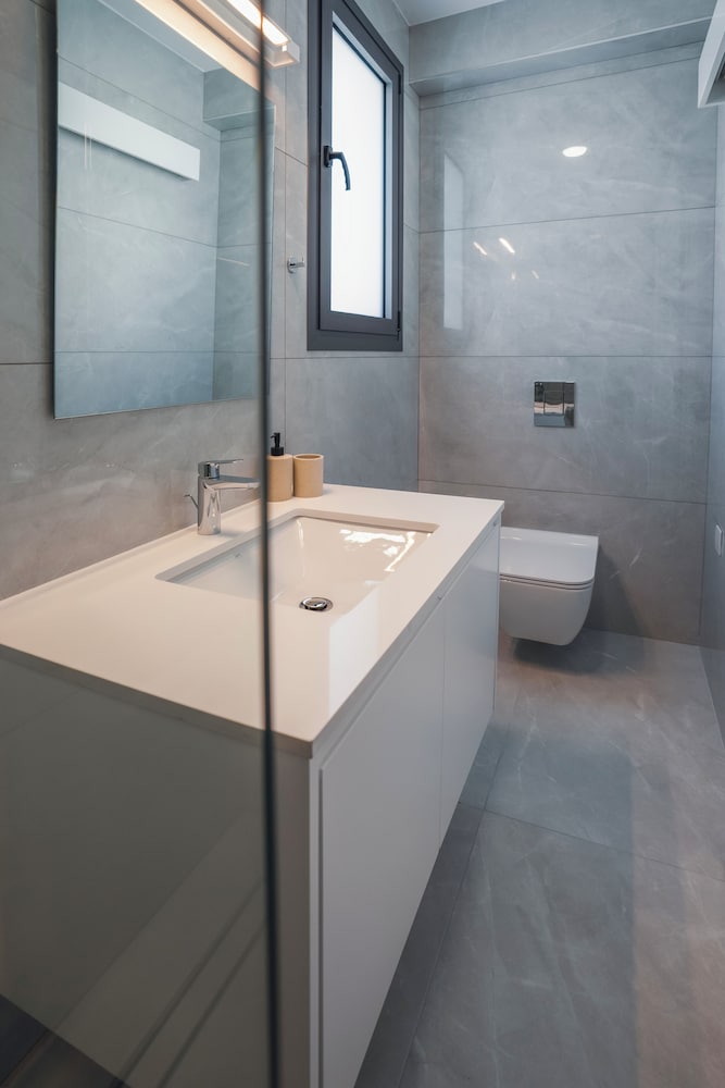 Elegant 2-bedroom Apt With Private Terrace
