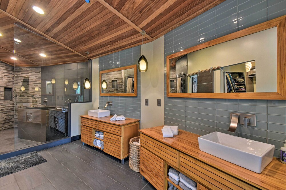 Southern Shores Retreat w/ Expansive Outdoor Space view 4