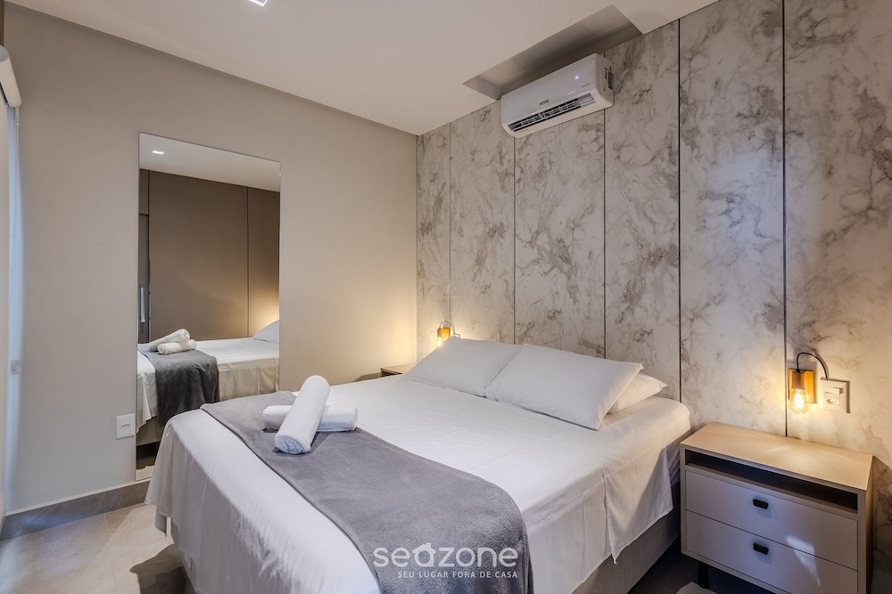 Your Exclusive Stay With Pool and Jacuzzi Just 500 Meters From the Beach - ELF