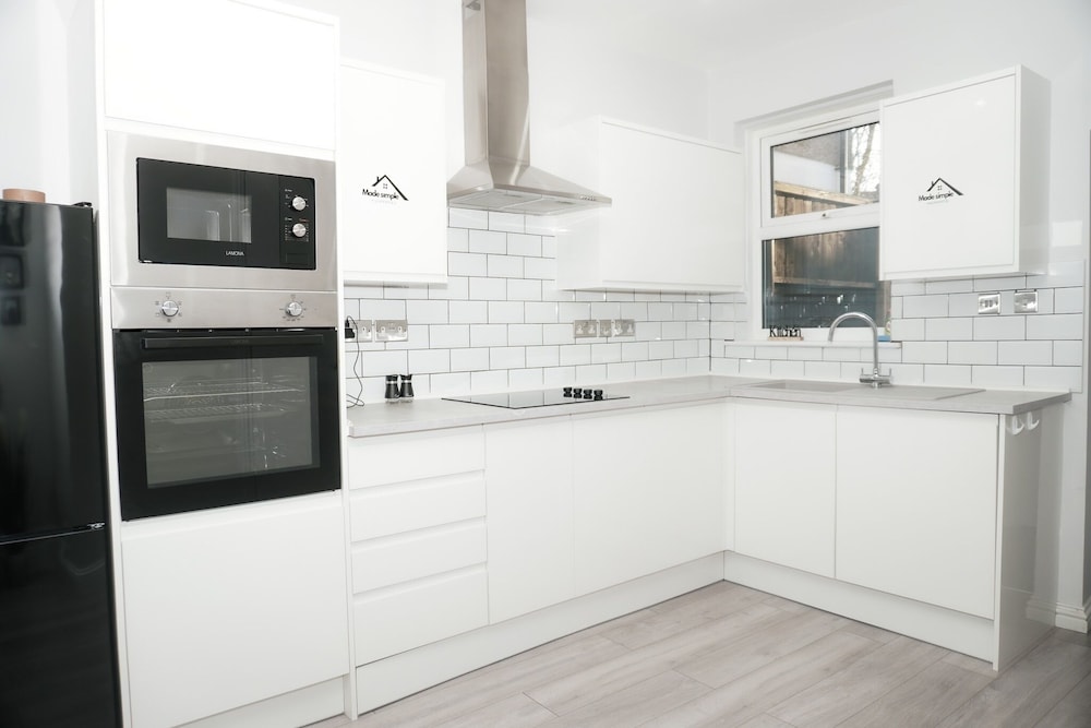 3 Bed-sleeps 7-garden-parking-town Centre