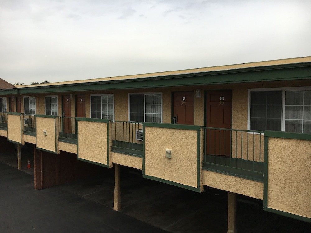 Starlite Motel - Property Image 20