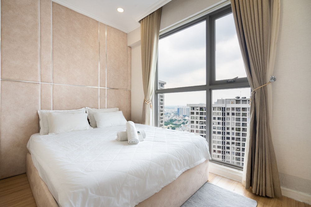 Jennifer House - Millenium Apartment