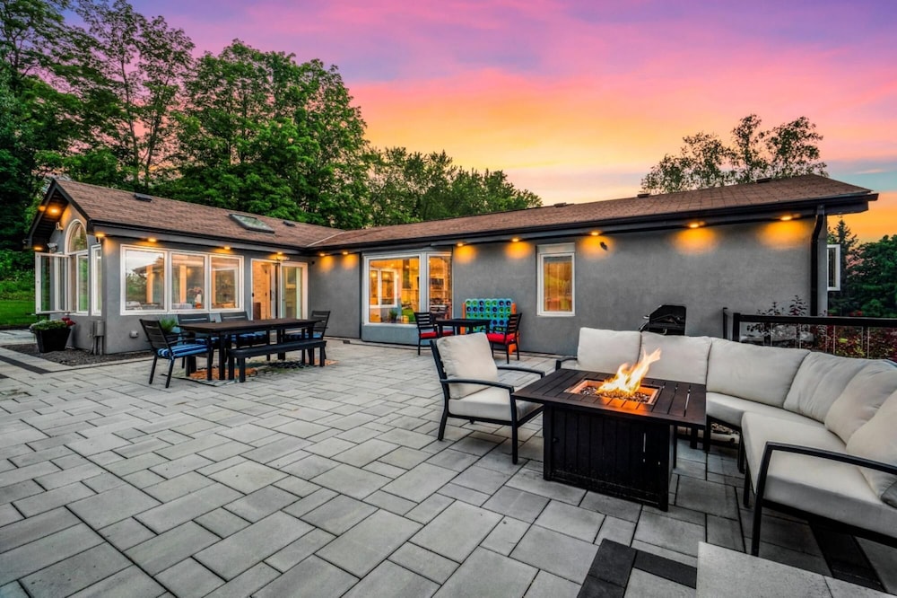 Georgina. New 4 Bedroom House Near Lake Simcoe