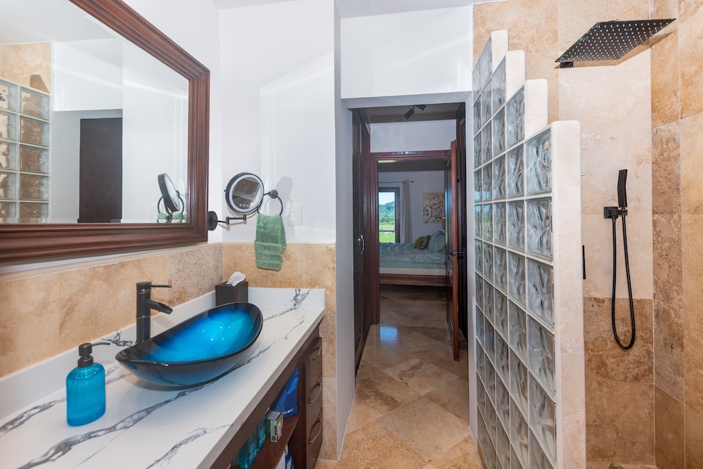Pristine Bay 1005- Villa Loce 4 Bedroom Home