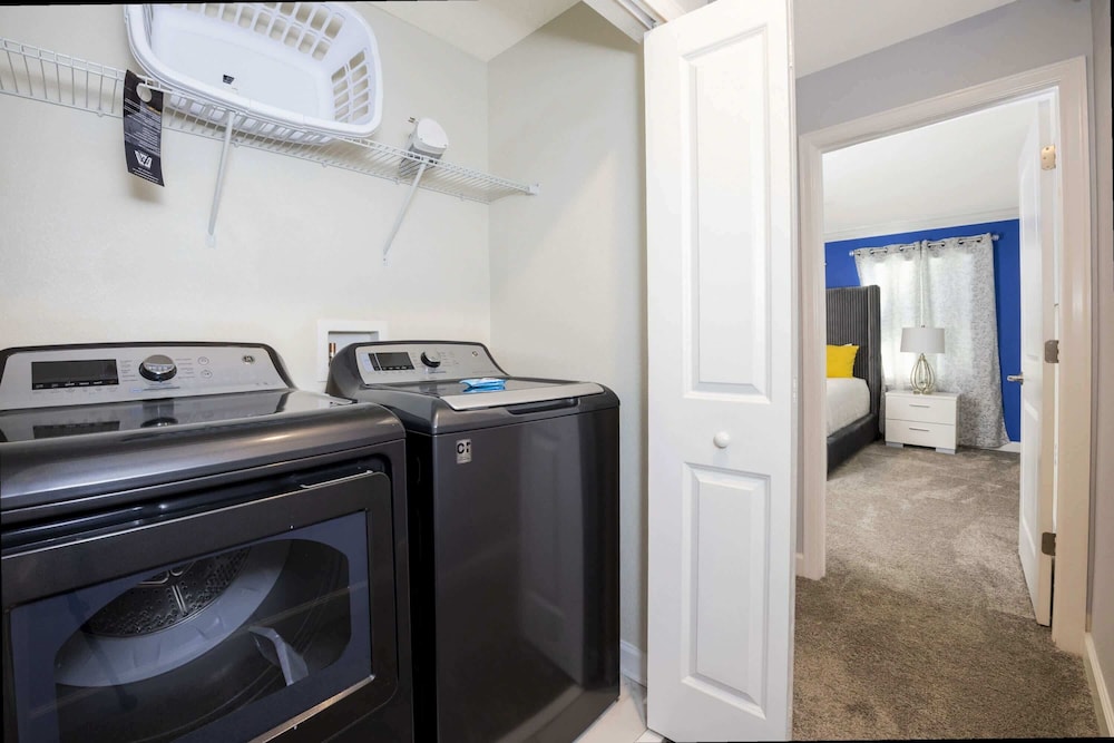 Stunning 4Bd Near Disney w Pool Storey Lake 4369