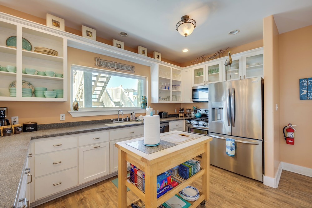 Port Aransas Home: Private Pool < 1 Mi to Beach!