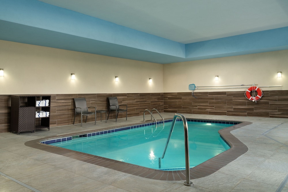 London Vacations - Fairfield Inn Suites by Marriott London - Property Image 35