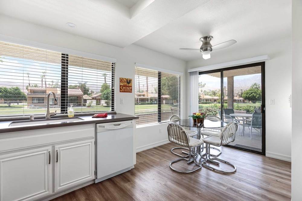 Spacious Single-story Condo With Golf Course Views