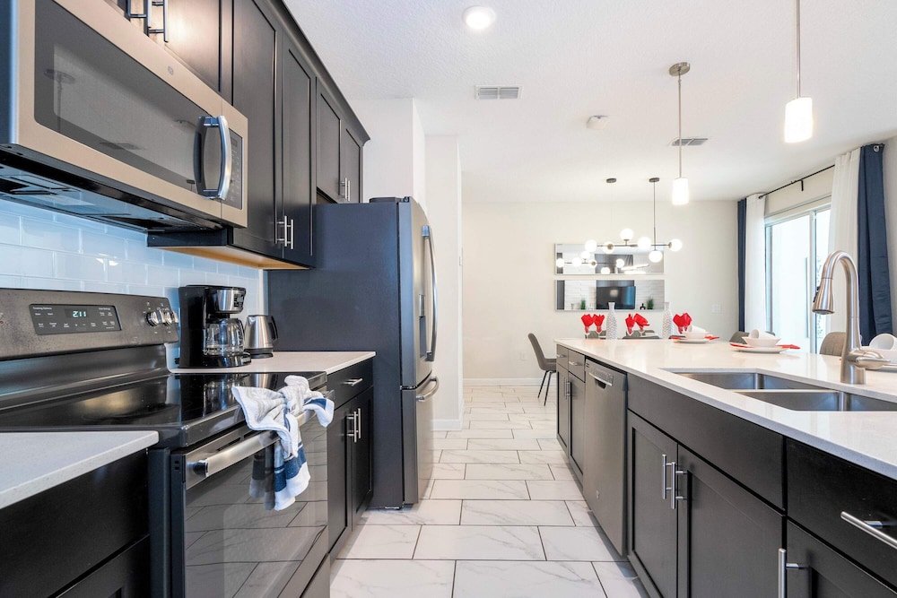 Gorgeous 4Bd W/ Pool & Waterpark @ Storey Lake 4836M